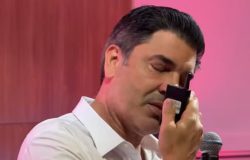 Edu Guedes embarga a voz ao desabafar sobre triste diagnóstico e cai no choro: "Desculpa"
