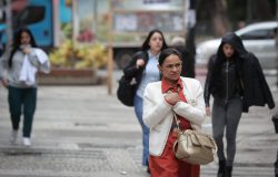 isso, o Governo de São Paulo vem reforçando a preparação dos municípios, investi