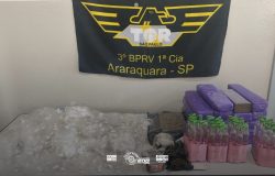 tráfico de drogas, na tarde de ontem (19), durante patrulhamento pela Rodovia Jo