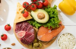 muito tempo a uma dieta rica em proteínas e totalmente isenta de carboidratos, o