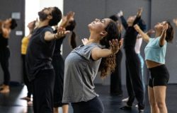 Entre a variedade de cursos em artes, esportes, capacitação e especialização e oficinas recreativas é fundamental ficar atento às orientações – Foto: Divulgação/Governo de São Paul