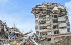 fortes terremotos de 7.2 e 7.5 na escala ritcher nessa quarta-feira (24). O mini