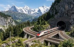 Túneis de base sob os Alpes conectam o continente com máxima eficiência e rapidez. – Imagem gerada por IA