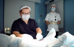 te que garante o fluxo normal de sangue. A maioria dos stents é feito de metal o