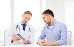 exemplo. A escolha do tratamento é feita pelo urologista ou oncologista de acord
