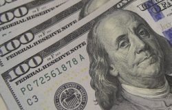 Dólar encosta em R$ 5,10 com impacto de tarifas dos EUA e instabilidade global
