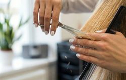 Corte ideal para cabelos finos em mulheres acima de 50 anos: volume e movimento