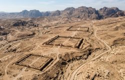 Google Earth revela acampamentos romanos secretos na Jordânia e reescreve história militar