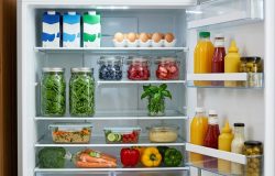 Organização da geladeira: saiba quais alimentos não devem ficar na porta