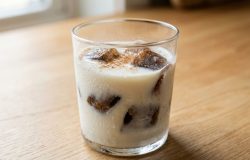 Gelo de café saborizado: a dica prática para um verão refrescante e sem diluir a bebida