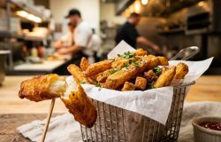 Desvende o segredo dos chefs: a técnica da dupla fritura para batatas fritas incrivelmente crocantes