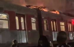 Incêndio e falha de energia paralisam três linhas de trem e causam caos em São Paulo