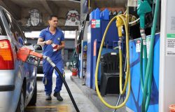 Governo prorroga subsídio de R$ 0,44 na gasolina por mais 30 dias