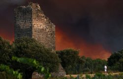 Incêndios florestais avançam na França e Espanha em cenário sem precedentes