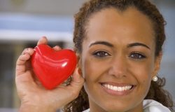 Infarto em mulheres: conheça os sintomas silenciosos e a importância do socorro imediato