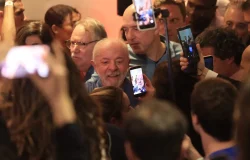 Lula agradece votos e aponta desafio contra intromissão digital externa