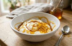 Manchas escuras na pele: o que esperar de receitas caseiras com iogurte e cúrcuma