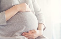 Maternidade após câncer de mama desafia pacientes em idade reprodutiva