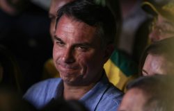 Mídia estrangeira destaca saída de Flávio Bolsonaro rumo aos Estados Unidos após eleições