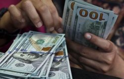 Moeda norte-americana encerra cotada a R$ 5,44 e bate recorde semanal de valorização desde 2008