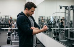 Pausa nos treinos: especialistas detalham quando a perda de massa muscular se manifesta