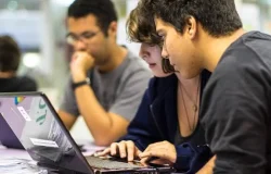 Plataformas digitais gratuitas impulsionam aprendizagem na rede pública de São Paulo