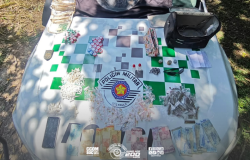 PM Ambiental detém suspeito com drogas e registros do tráfico no Parque Chácara Baronesa em Santo André