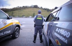 Polícia Rodoviária intercepta caminhão com duas toneladas de maconha em Sarapuí