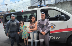 Policiais militares socorrem menina com autismo em crise na Zona Leste