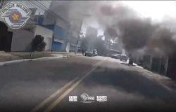 Policiais salvam idosa e cachorro de incêndio na zona norte de São Paulo