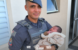 Policial militar salva bebê de sete dias engasgado em Porto Feliz
