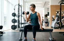 Por que o treino de força é indispensável para quem passou dos 50 anos