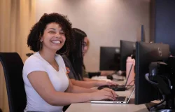 Programa de estágio em SP abre 708 vagas para alunos do ensino médio técnico