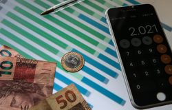 Projeção para Selic em 2026 recua pela primeira vez desde março conforme Boletim Focus