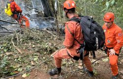 Queda de helicóptero deixa quatro mortos em área de mata no Rio de Janeiro