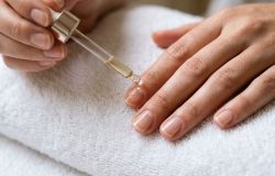 Rotina noturna de hidratação: o segredo para unhas fortes além do esmalte fortalecedor