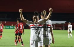 São Paulo bate o Vitória por 3 a 1 e dispara na ponta do Brasileirão Feminino