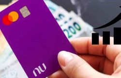 Saques no Nubank: entenda a taxa extra que pode encarecer a retirada de dinheiro