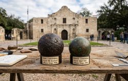 Segunda bala de canhão da Batalha do Álamo é achada e revela tática de defesa texana de 1836
