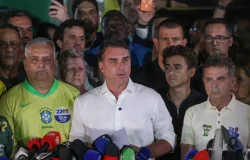 Senador Flávio Bolsonaro viaja para o Equador em voo privado após passar pela Argentina