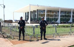 STF suspende julgamento sobre investigação de ministros após pedido de vista