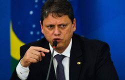 O ministro da Infraestrutura, Tarcísio Gomes de Freitas , durante a coletiva de imprensa no Palácio do Planalto, sobre as ações de enfrentamento no combate ao coronavírus