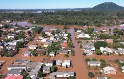 Temporal no Rio Grande do Sul deixa quase 60 mil afetados em 218 cidades sob alerta de inundação