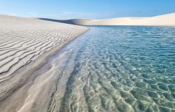 Travessia nos lençóis maranhenses conecta atins a santo amaro a pé
