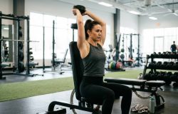 Treino de força supera Pilates no combate à flacidez dos braços, explicam especialistas