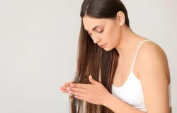 Truque caseiro com água micelar para cabelo oleoso divide opiniões