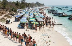Turismo de massa pressiona destinos e eleva pegada ambiental global